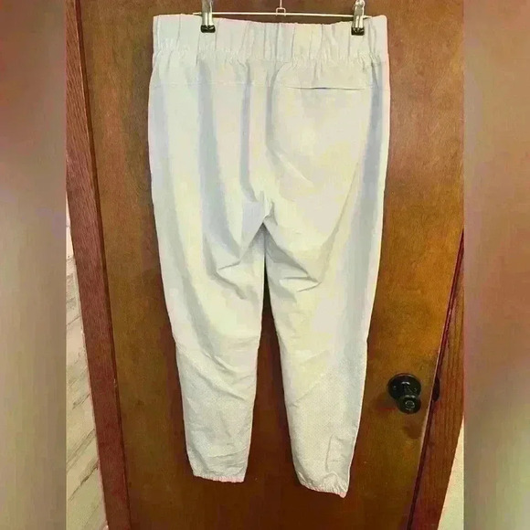 Women’s Under Armour Grey  Lightweight Jogger pants Size Small - Picture 2 of 3